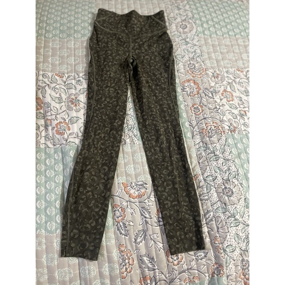 lululemon athletica Pants - Lululemon Base Pace‎ High Rise Running Tight Green Camo Women's Size 2 Leggings